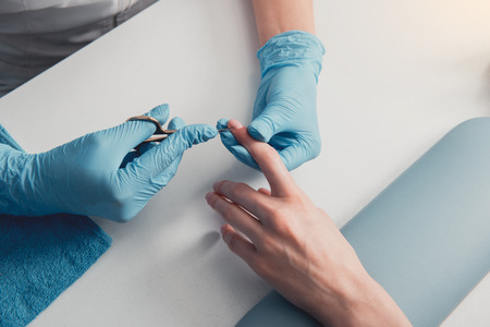 Does Jawline Sculpting Hurt? A Detailed Look at Pain, Numbing, and Recovery